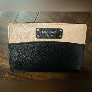 Small Kate spade bifold wallet